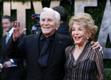 Kirk Douglas oma abikaasa Annega 2010. aastal.