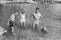 Kirk Douglas oma naise Anne ning poegade Ericku ja Peteriga 1967. aastal Monacos.