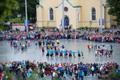 Танцоры на площади Вабадузе.