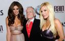 Hugh Hefner tutvustamas 2010. aastal Playboy kaanetüdrukut.