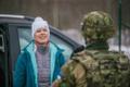 President Kersti Kaljulaid ja kaitseminister Jüri Luik külastasid õppust Okas.