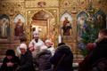 Православные христиане празднуют Рождество в Александро-Невском соборе в Таллинне.