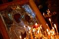 Православные христиане празднуют Рождество в Александро-Невском соборе в Таллинне.