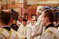 Православные христиане празднуют Рождество в Александро-Невском соборе в Таллинне.