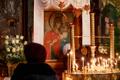 Православные христиане празднуют Рождество в Александро-Невском соборе в Таллинне.