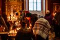Православные христиане празднуют Рождество в Александро-Невском соборе в Таллинне.