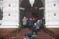 Православные христиане празднуют Рождество в Александро-Невском соборе в Таллинне.