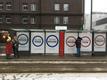 Рекламные плакаты на трамвайной остановке Хобуяама.