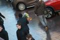 Viru tänava lillekioskite esine oli hommikul rahvast tulvil