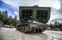 Стрельбы из пусковой установки MLRS.