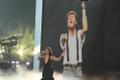 Raye tribuut George Michael'ile 2026. aasta MTV videoauhindade jagamisel