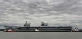 Ühendkuningriigi uus lennukikandja HMS Queen Elizabeth alustas esimest proovisõitu.