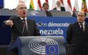 Caracase endine linnapea Antonio Ledezma kõnet pidamas.