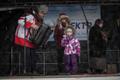 Жители Ласнамяэ отмечают Масленицу в парке Паэ.