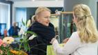 Anneli Tõevere raamatuesitlus ruudulises fuajees.