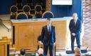 Hetk, kui president Kersti Kaljulaid lahkus Marti Kuusiku ametivande andmise ajaks riigikogu saalist.