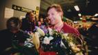 Kümnevõistluse Euroopa meister Erki Nool saabumas Tallinna 1998. aastal.