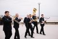 Maarjamäe Tallihoone uue näitue “Jazz idealism 1967” avas Politsei- ja Piirivalveorkestri Dixieland ansambli avarongkäik
