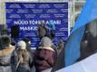 Полиция направляет водителей парковаться в другом месте.