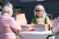 Открытие мемориальной скамьи в честь Гарика Икнояна.