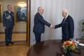 Алар Карис принимает поздравления.