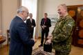 Алар Карис принимает поздравления.