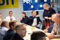Заседание правления Партии реформ, на котором обсуждают кандидатуру нового министра обороны.