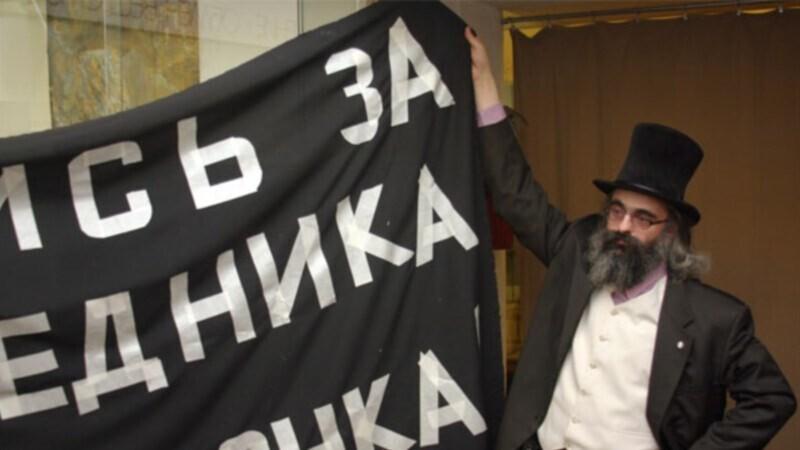 Алексей Плуцер-Сарно говорит, что скрывается в Таллинне.