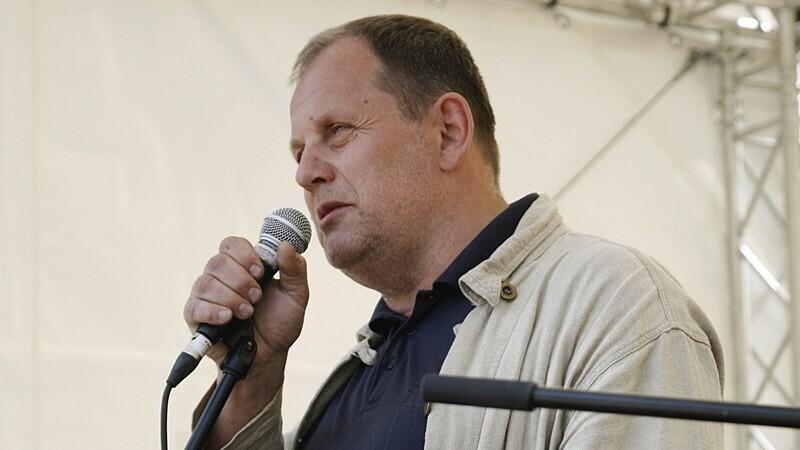 Пеэтер Эрнитс баллотировался в Рийгикогу в 1995 году в объединенном списке зеленых и роялистов, но не был избран.