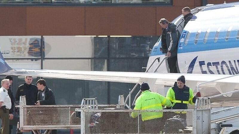 Dragomir Milosevic unboarding at Tallinn Airport