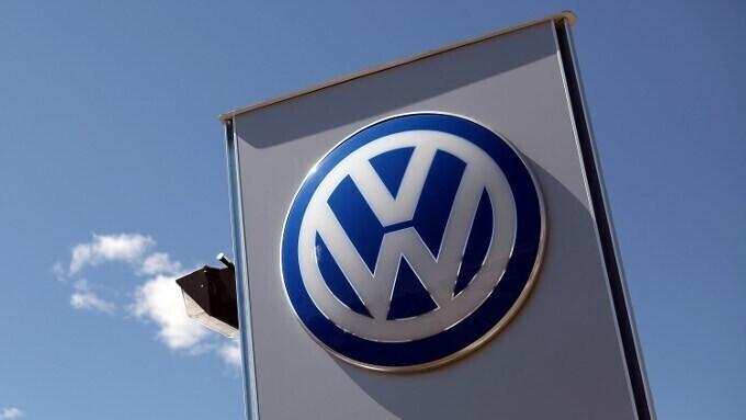 Лого автомобильного концерна Volkswagen. Иллюстративное фото.