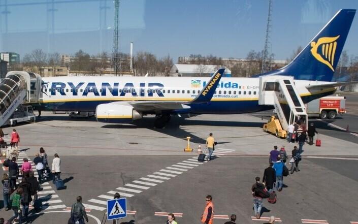 Ryanair отменяет около 2% рейсов в день.