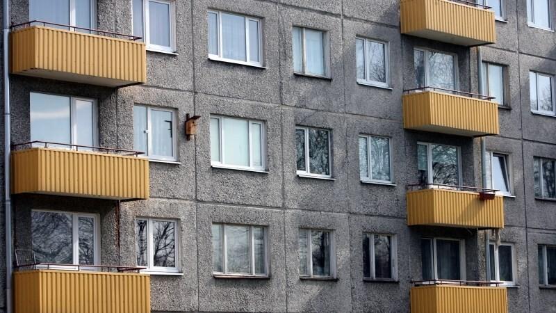 Когда строились панельные дома, предполагалось что через 30-40 лет на смену им придут новые