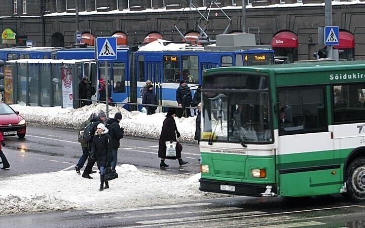 Общественный транспорт в новогоднюю ночь будет работать до трех часов.