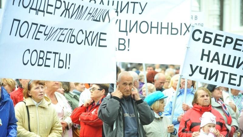 «Если местное самоуправление учредит частную школу, то в ней тоже может быть выбран русский или иной иностранный язык обучения, но для этого нужно будет получить разрешение правительства», — уточнила Падрик.