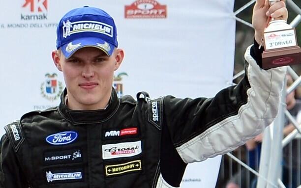 Ott Tänak tõusis MM-sarjas esmakordselt pjedestaalile koos Kuldar Sikuga, kui 2012. aasta Itaala rallil saavutati kolmas koht.