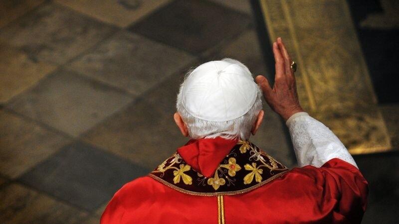 Paavst Benedictus XVI on teinud toimunu osas avaliku vabanduse.