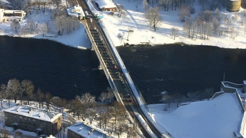 Мост дружбы через реку Нарова.