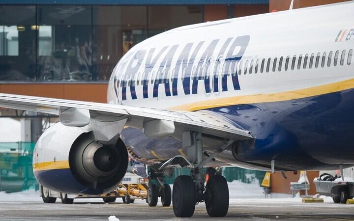 Самолет Ryanair в Таллиннском аэропорту.