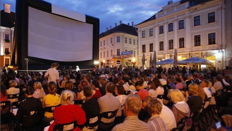 Tartuff Tartu raekoja platsil