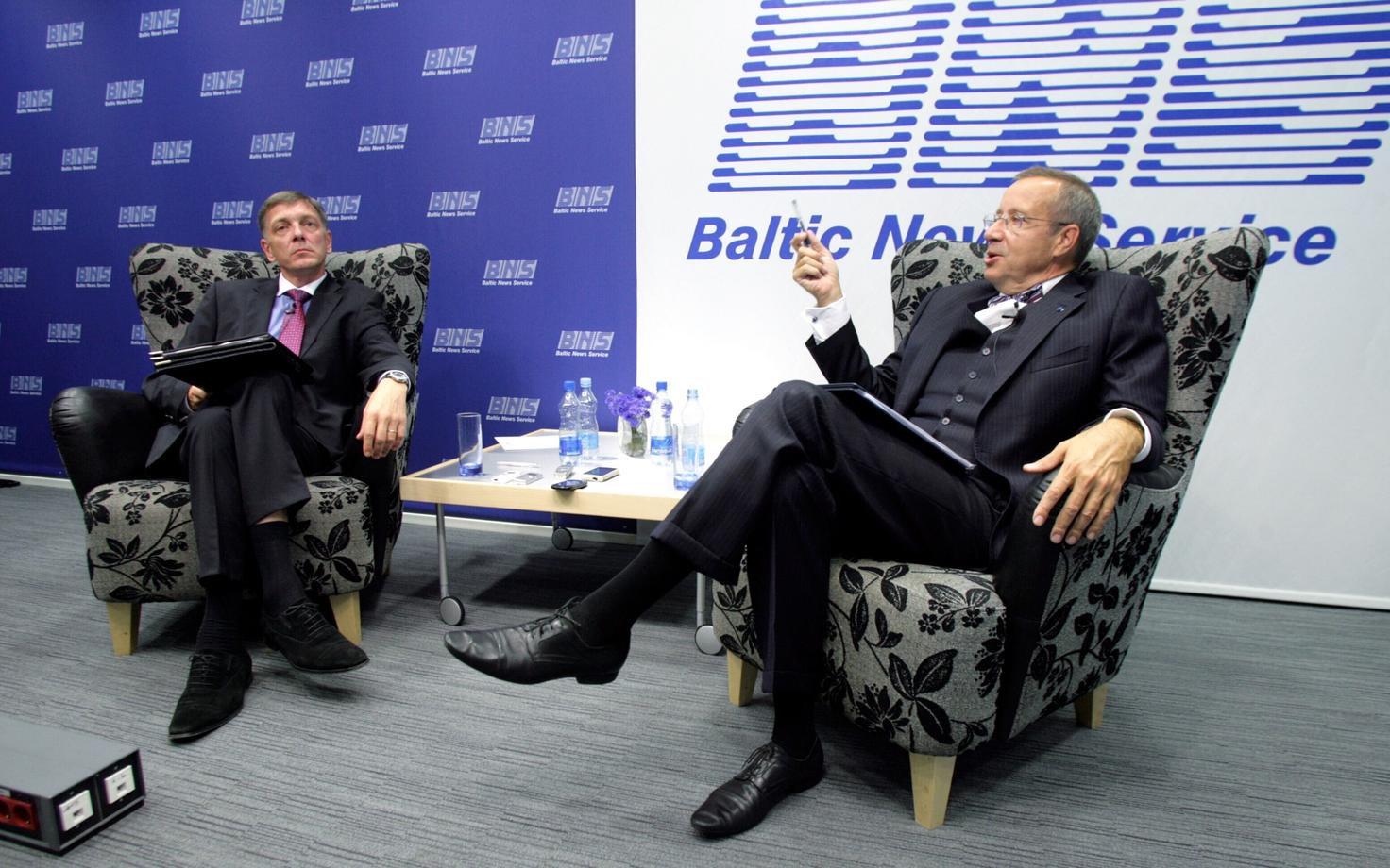 Presidendikandidaadid Indrek Tarand ja Toomas Hendrik Ilves 2011. aastal valimisdebatil BNS-i toimetuses.