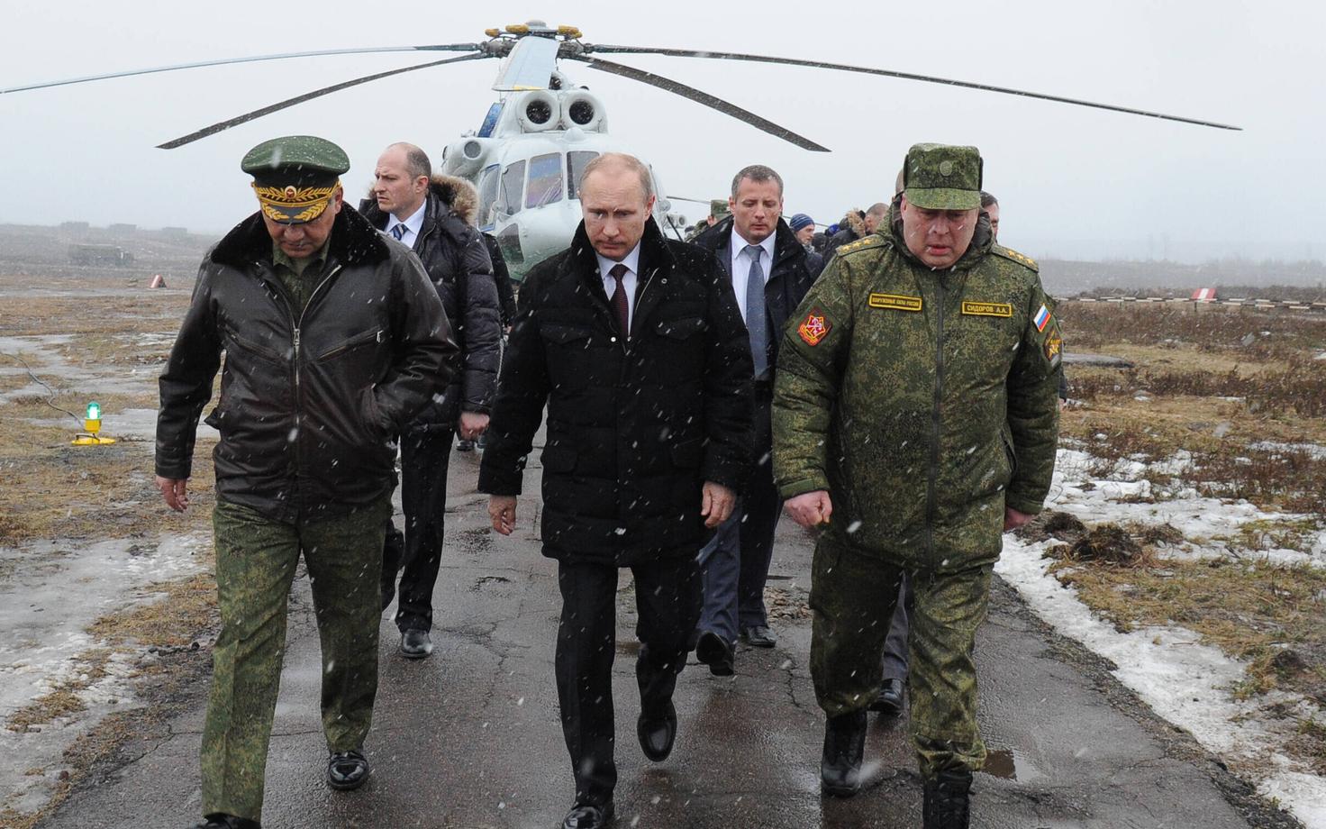 Putin külastamas õppusi Leningradi oblastis.