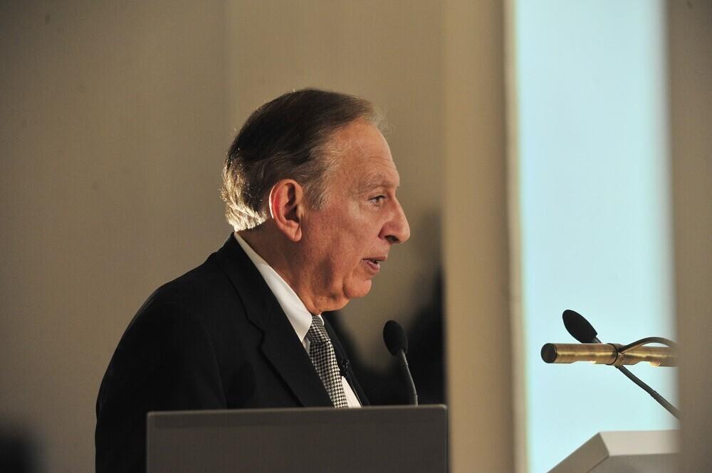 HIV üks avastajatest Robert Gallo pidamas loengut Tartu Ülikoolis 2011. aastal.