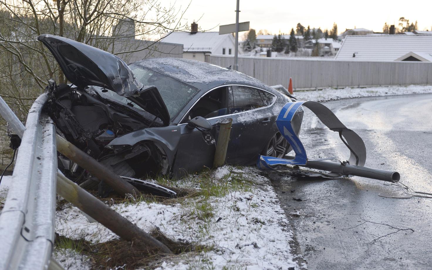 Petter Northugi auto õnnetuspaigal.