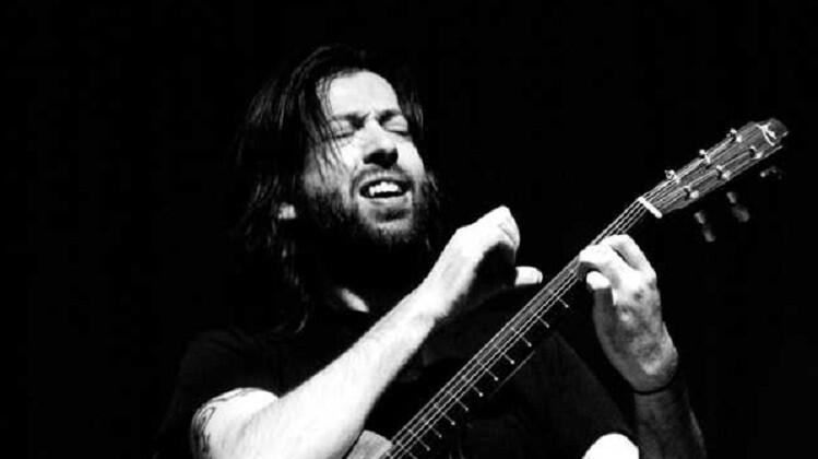 Jon Gomm.