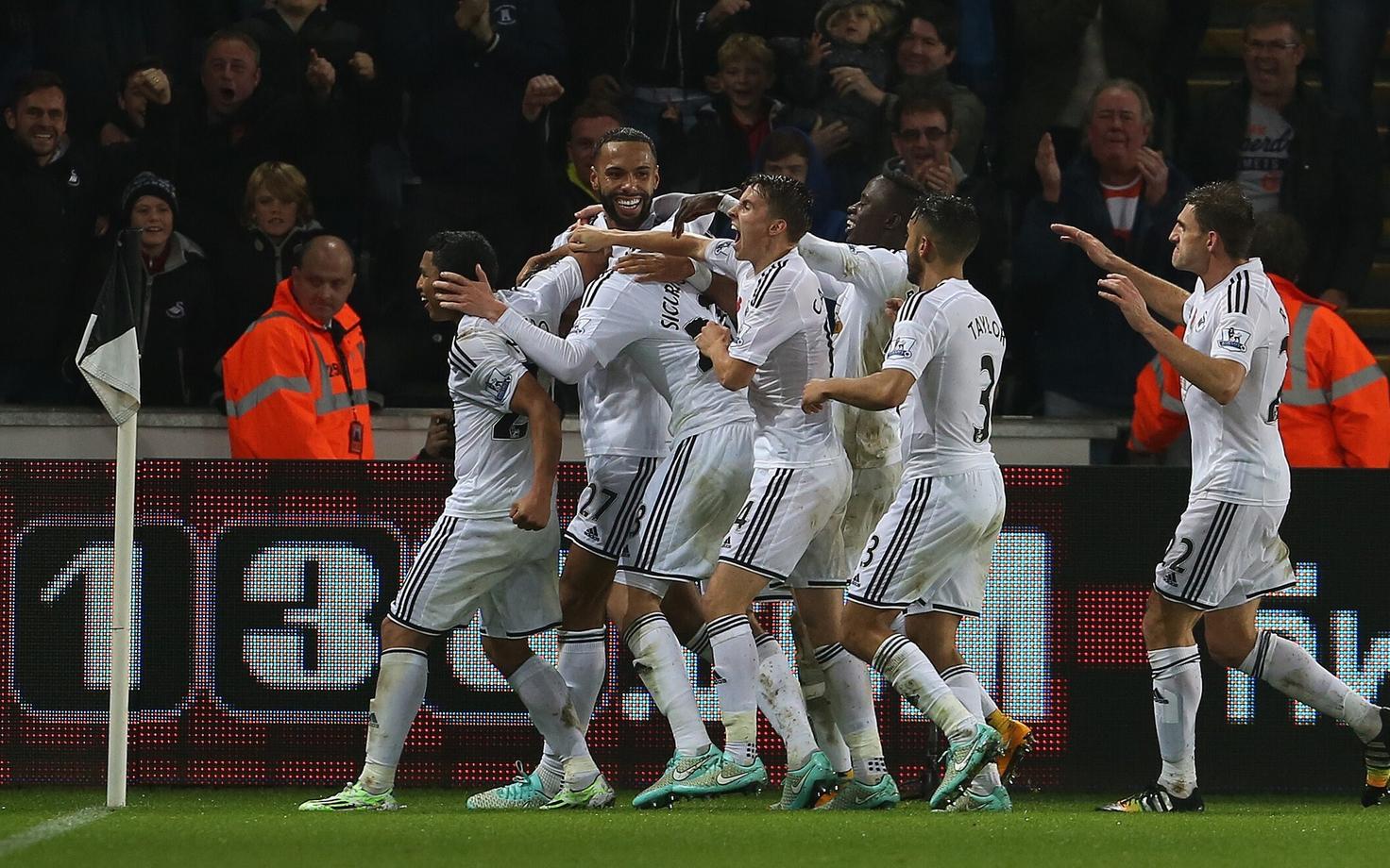 Swansea City mängijad rõõmustamas.