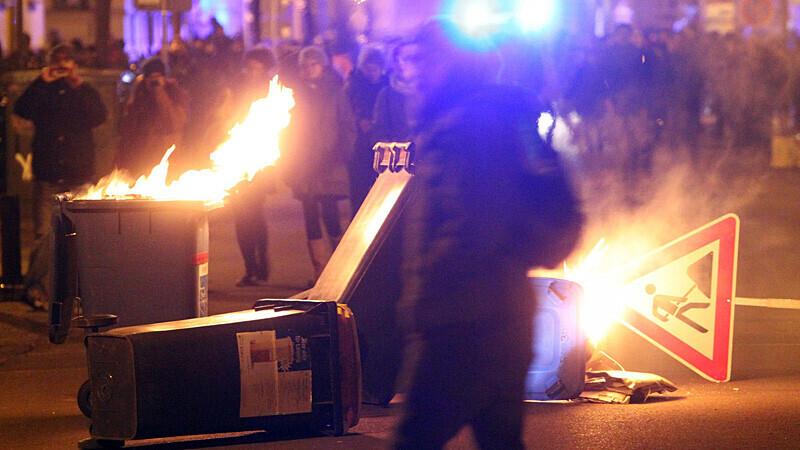 Meeleavaldajate süüdatud prügikastid 12. jaanuaril Leipzigis; pilt on illustratiivse tähendusega
