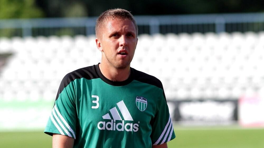 Artjom Artjunin Levadia särgis.
