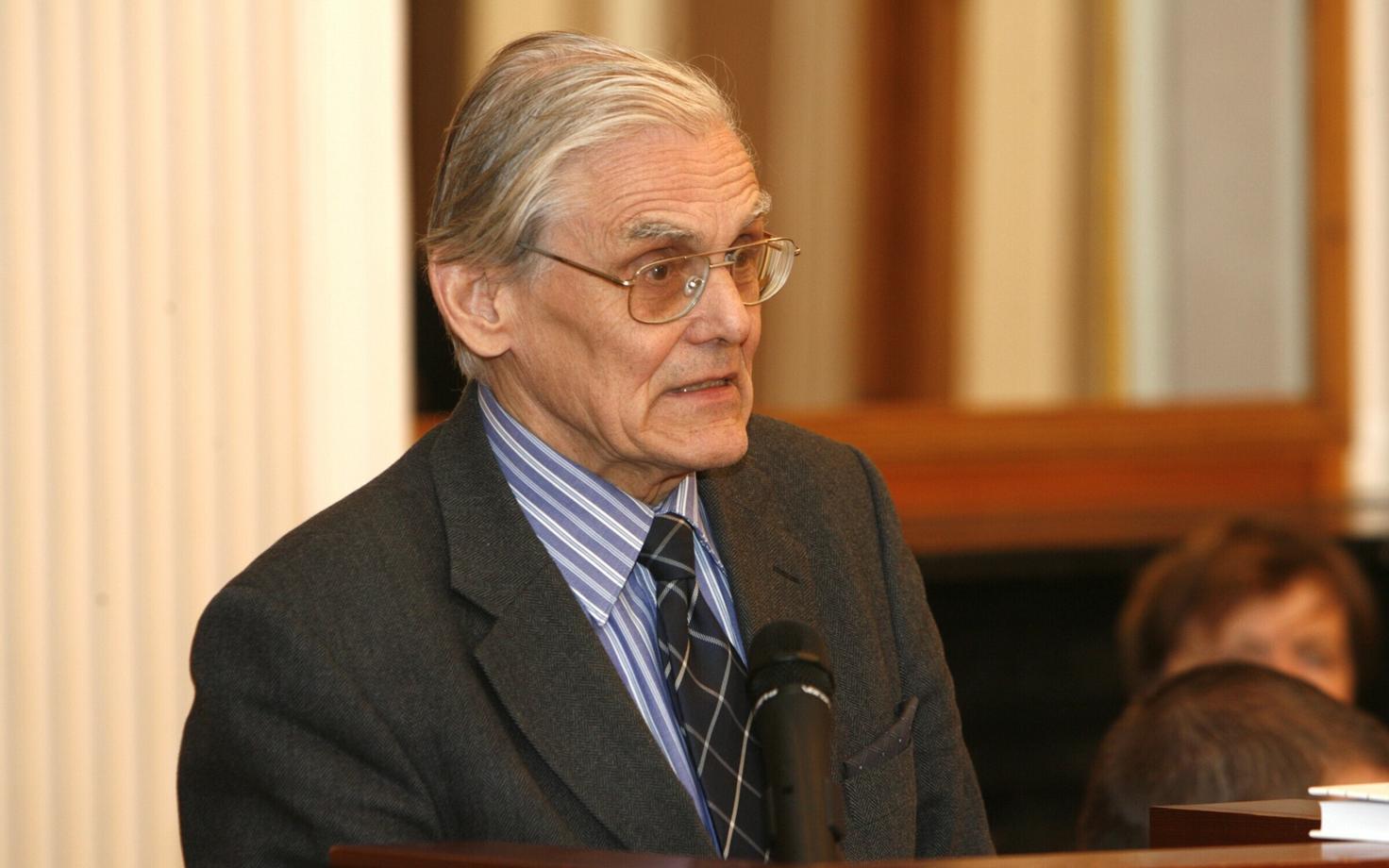 Akadeemik Jüri Engelbrecht.