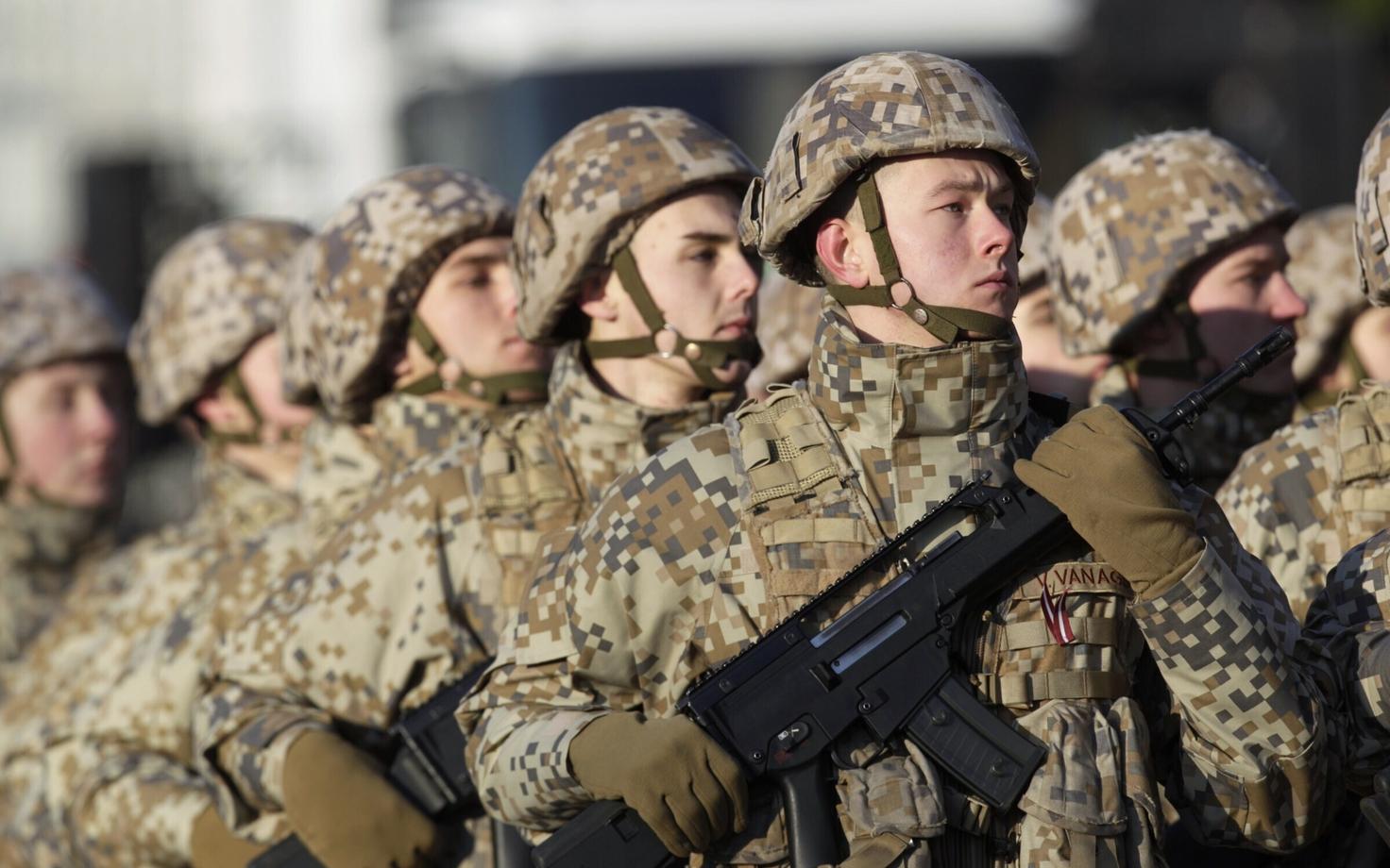 Läti armee sõdurid 18. novembril 2014 Riias iseseisvuspäeva paraadil
